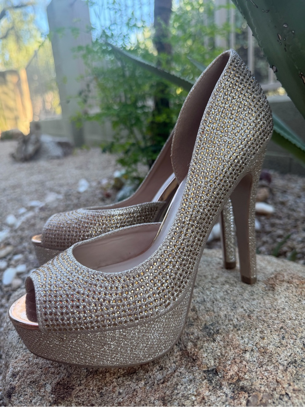 Speed Limit 98 Gold Shimmer Rhinestone Peep Toe D'Orsay Platform Heels Size 7.5